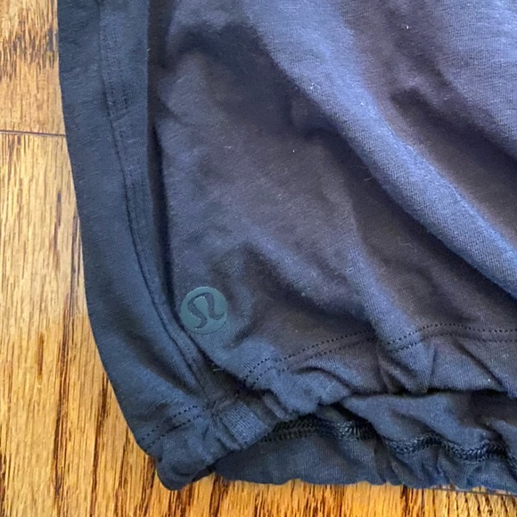Lululemon black cropped tank top in size 6 with drawstring - Picture 3 of 3